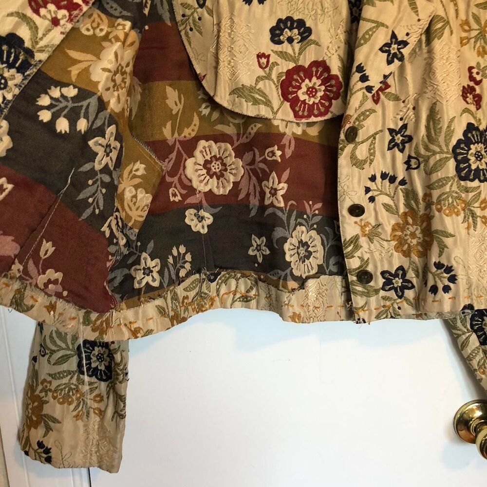 Women's Jacket - Picture 6 of 7